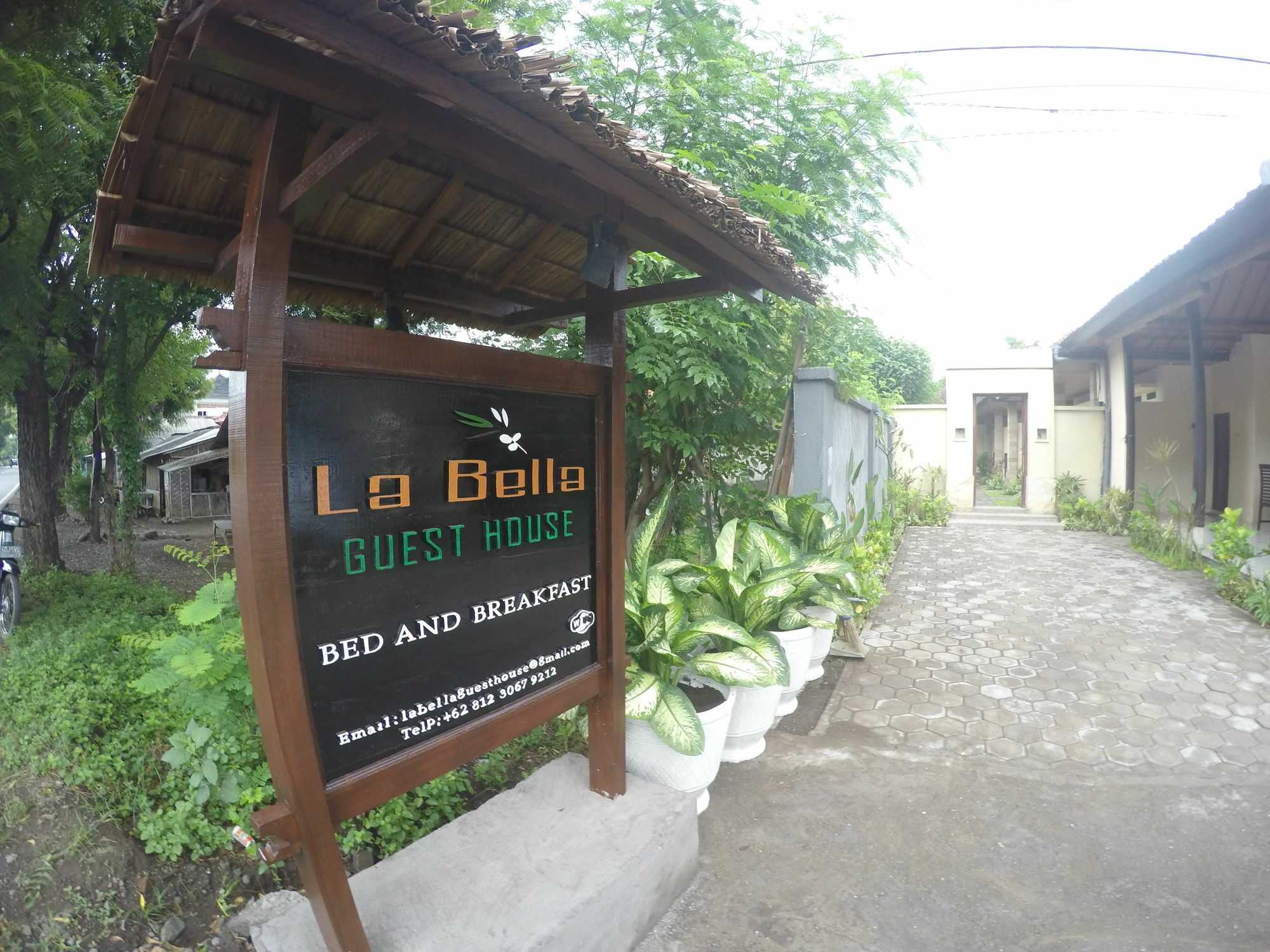 La Bella Guest House เปมูเตรัน ภายนอก รูปภาพ